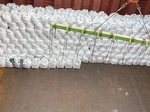 Carga em big bags arrumada no porão de um navio